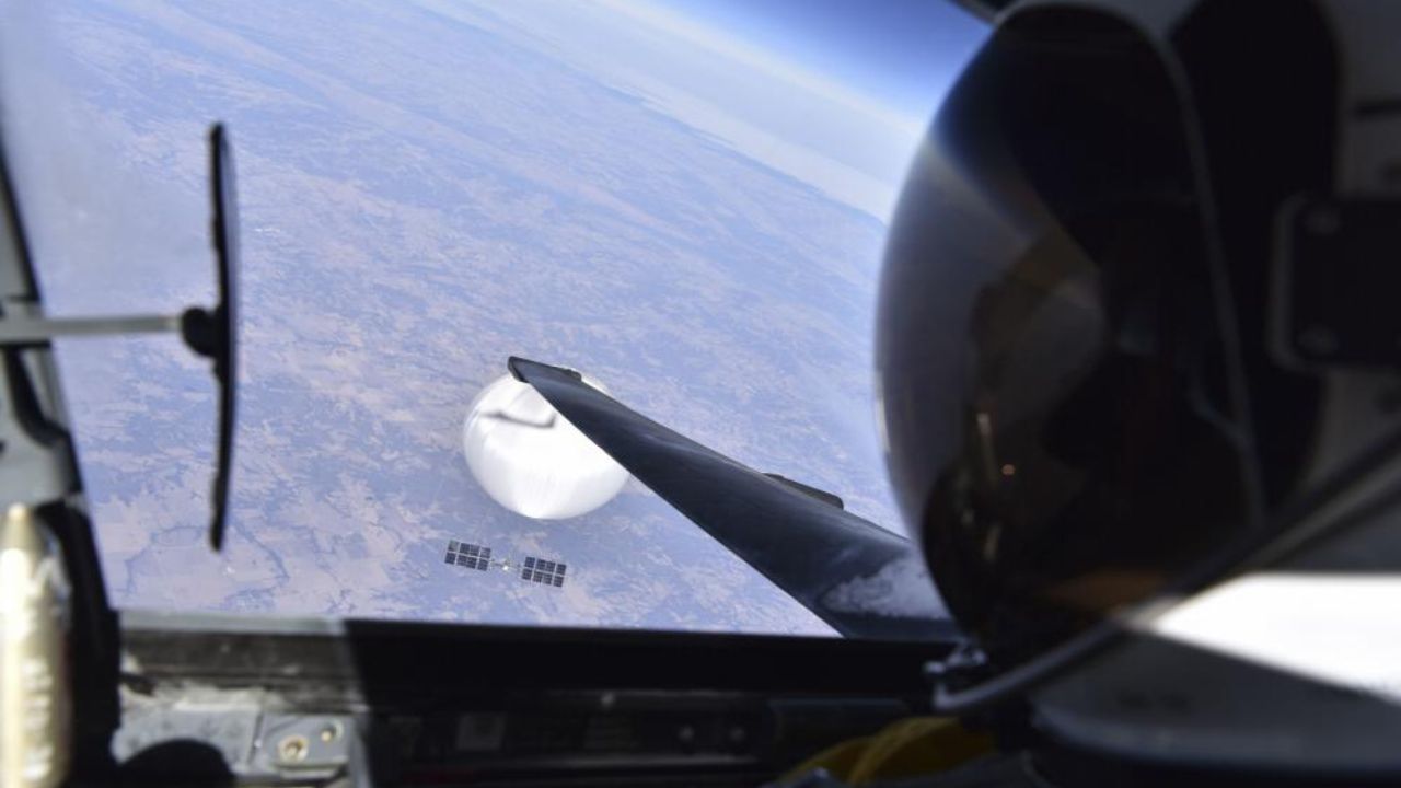 Piloto dos EUA fez selfie com balão chinês que seria derrubado