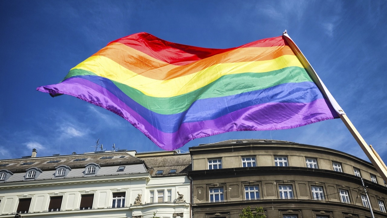 Putin aprova leis contrárias a “propaganda LGBT” e aumenta multa