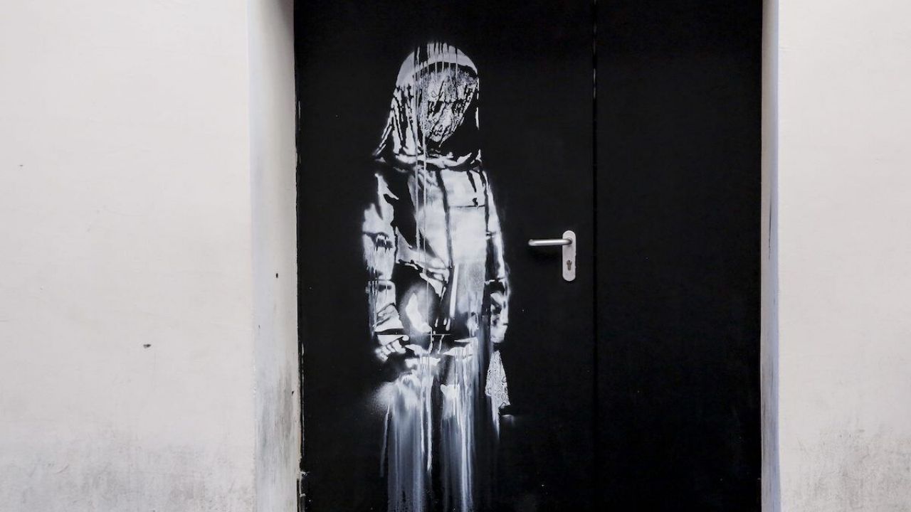 Possível obra de Banksy, roubada em 2019, é encontrada na Itália