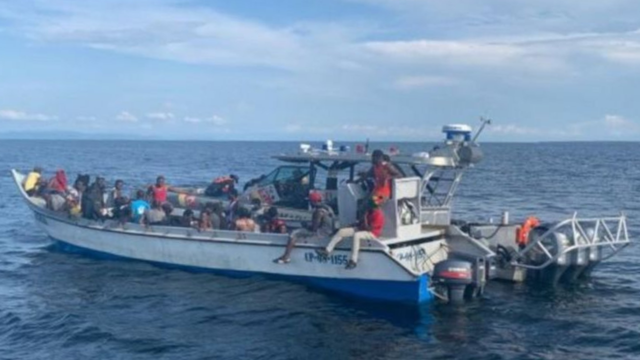 Pescadores encontram 94 imigrantes à deriva no Caribe