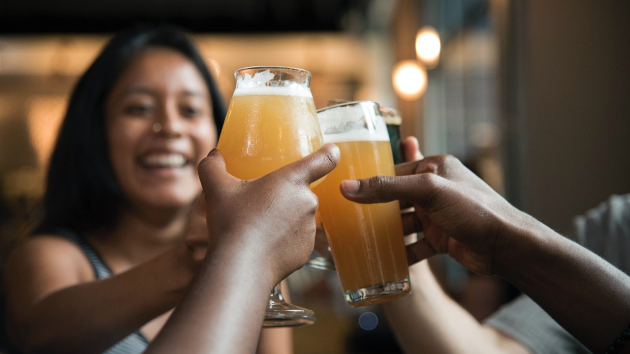 Para quebrar recorde, amigos passam 48 horas em bar