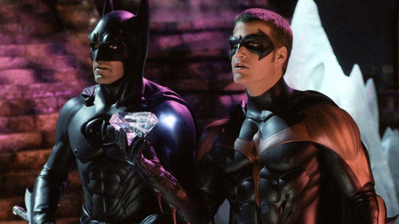Mamilos? Figurinista de ‘Batman e Robin’ explica detalhe polêmico de uniformes