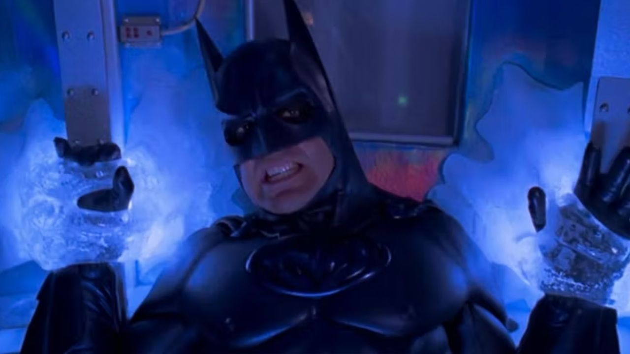 Fãs de ‘Batman’ poderão comprar traje polêmico com mamilos definidos