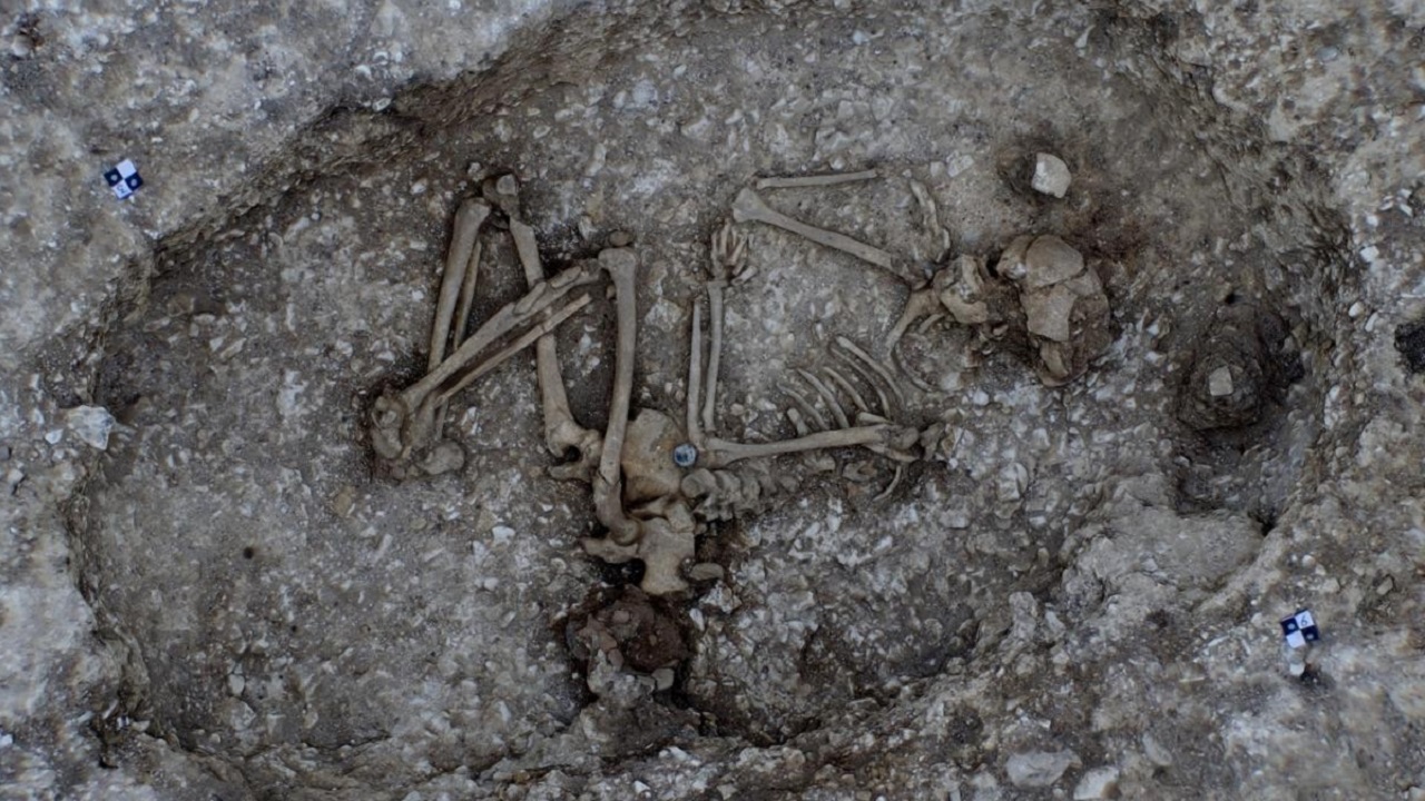 Arqueólogos fazem descobertas fascinantes perto de Stonehenge