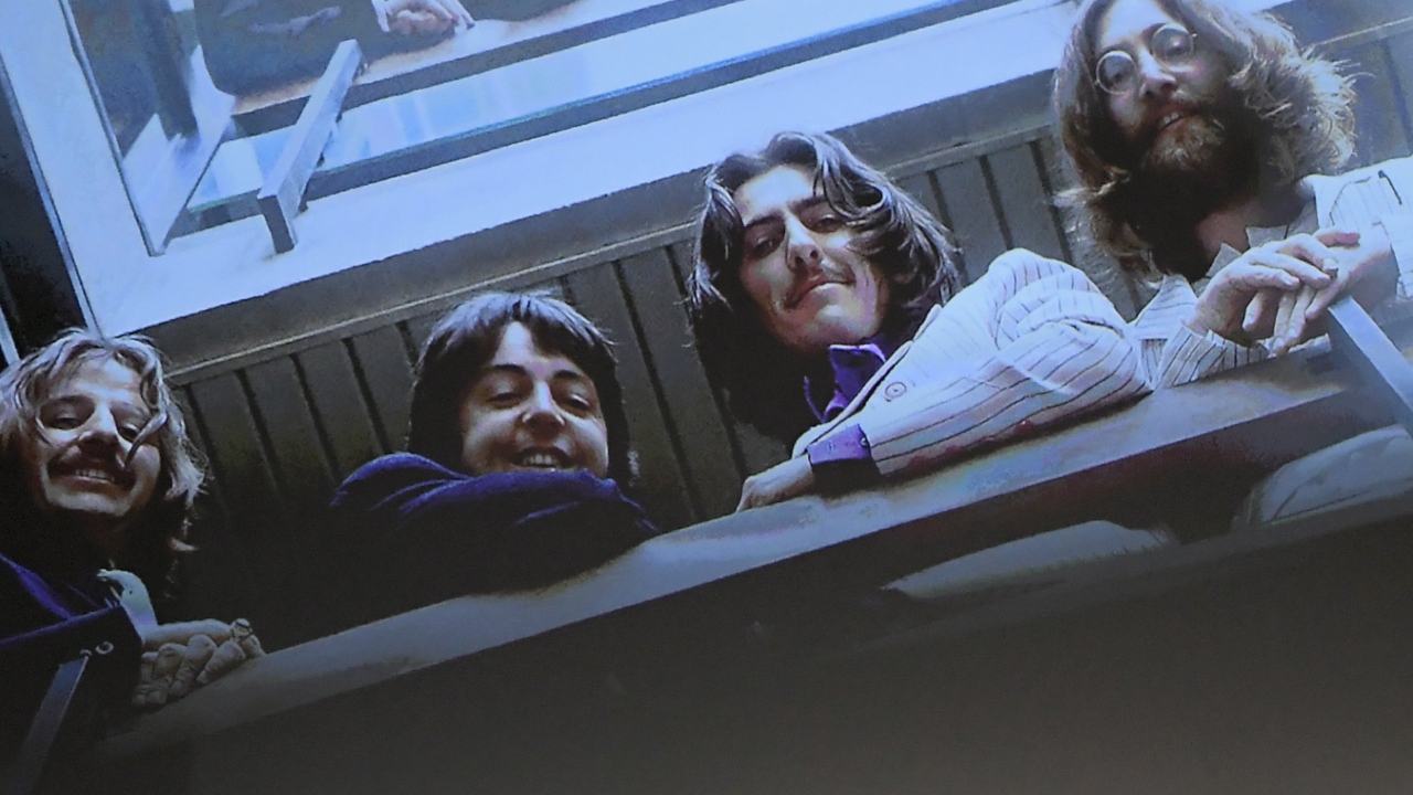 Beatles ganham Grammy mesmo após décadas das mortes de Lennon e Harrison