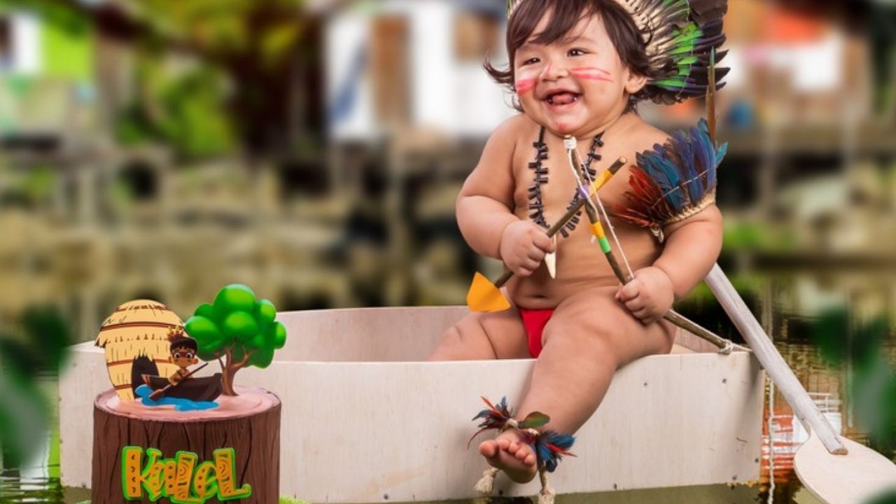 Com tema indígena, ensaio fotográfico de bebê viraliza nas redes