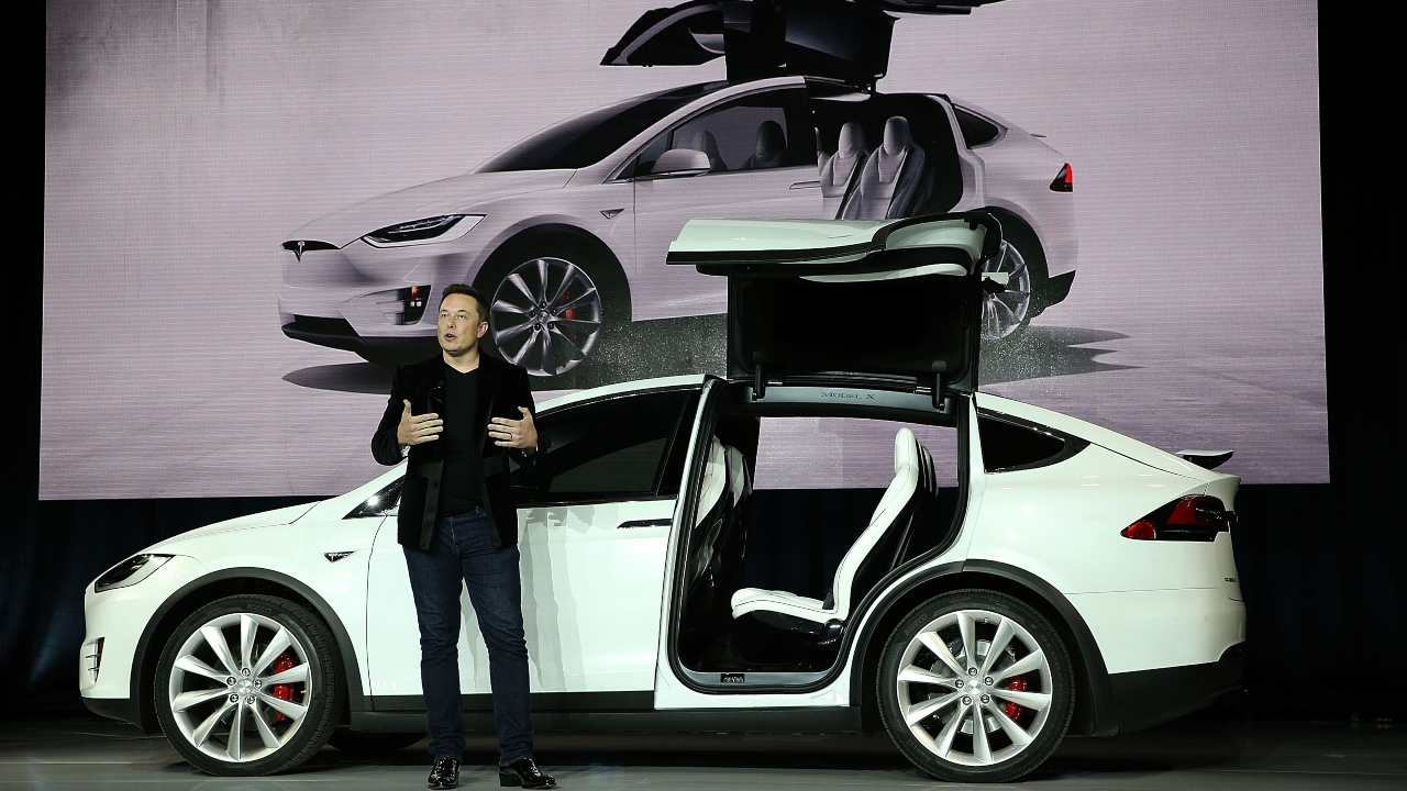 Elon Musk supera estimativas e Tesla fatura dezenas de bilhões de dólares