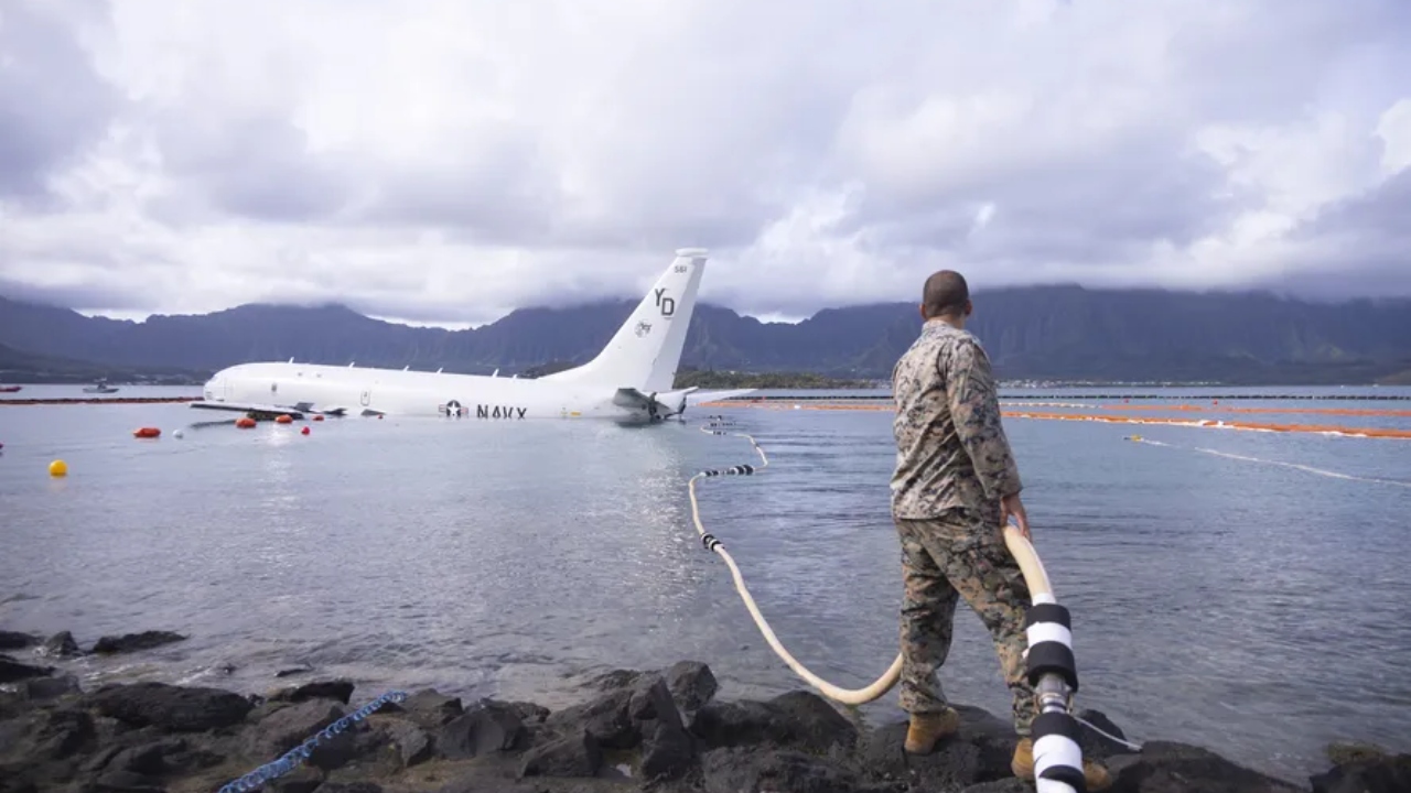EUA: Marinha vai gastar valor milionário para retirar avião do mar havaiano