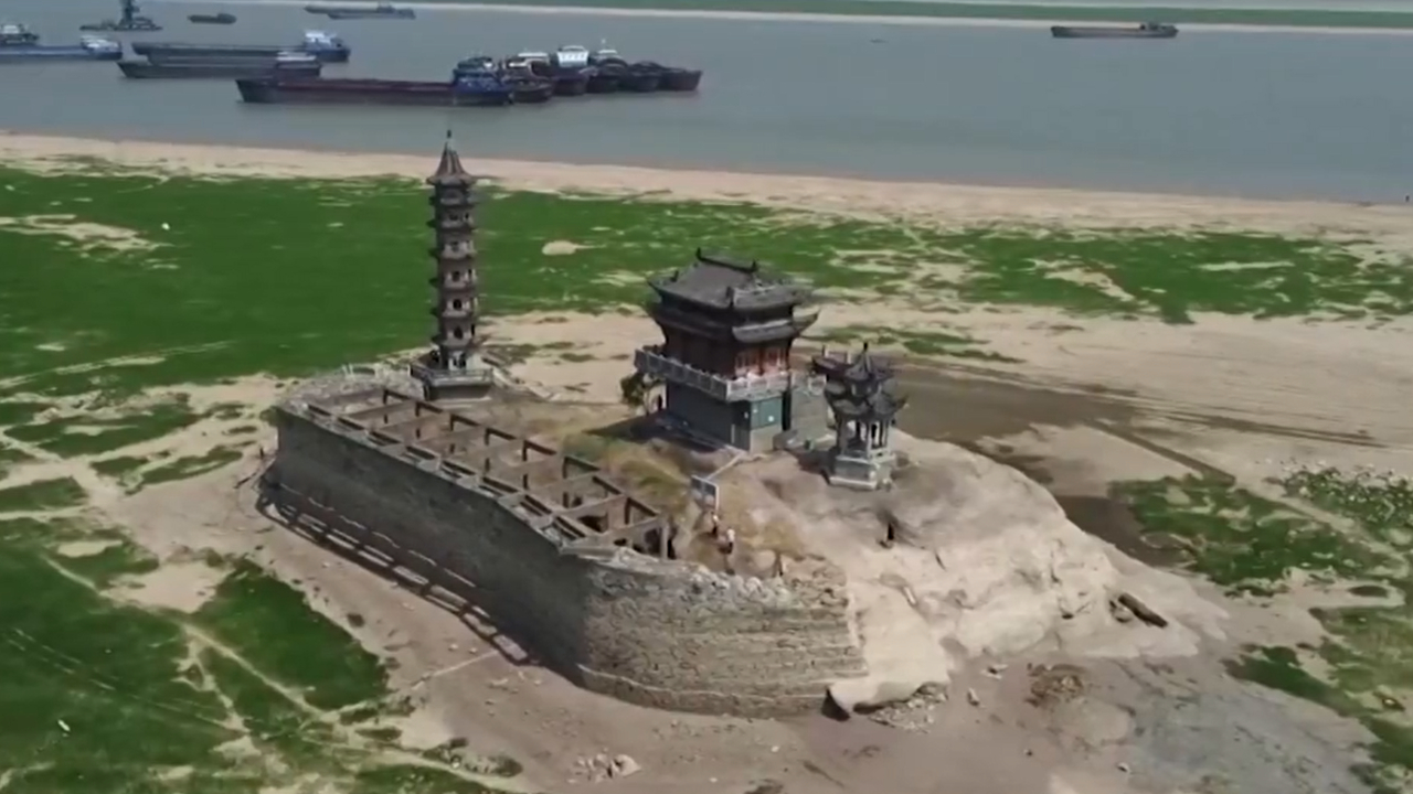 Durante estação chuvosa, maior lago da China encara seca
