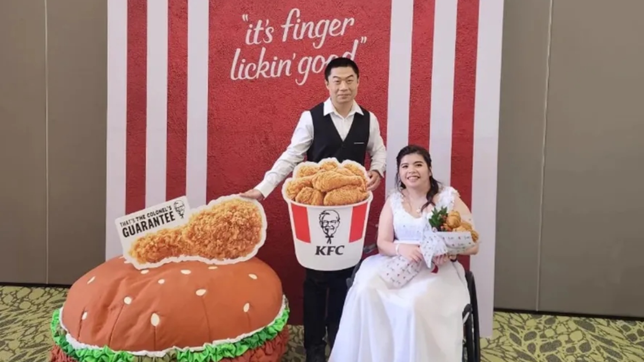KFC: Mulher faz festa de casamento temática da lanchonete em Cingapura