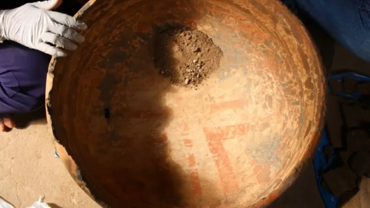 Piauí: Pedreiros encontram urna funerária indígena em casa