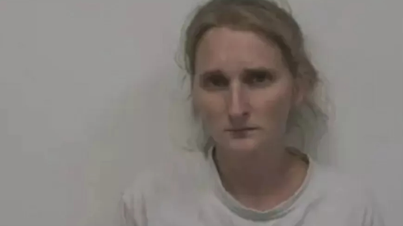 Madrasta que forçava enteado de 9 anos a ficar em jaula é condenada à prisão