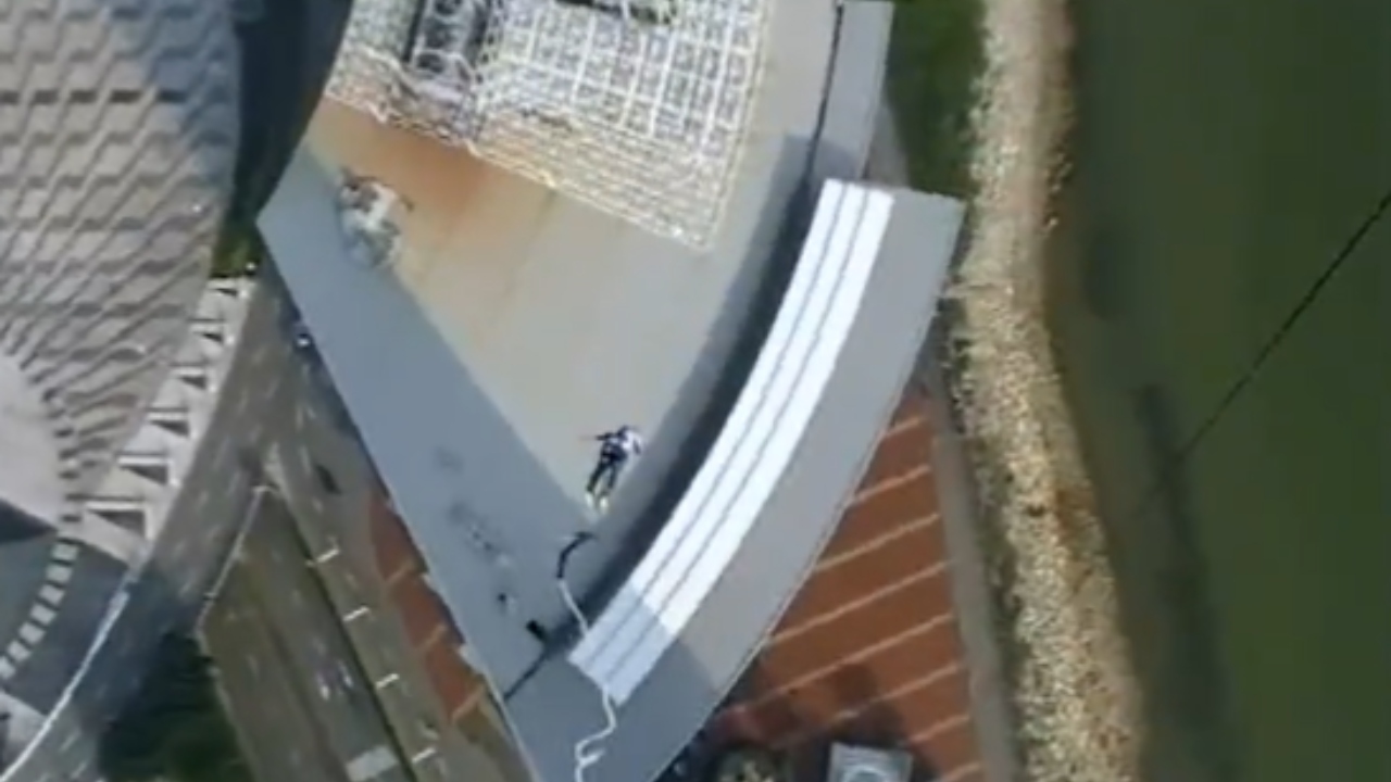 Turista morre após saltar de bungee jump de torre com 233 metros de altura