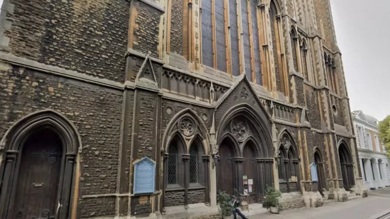 Londres: Homem é encontrado morto em palco de presépio
