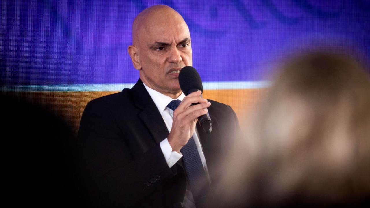 Alexandre de Moraes devolve redes sociais para deputados contra resultado das eleições