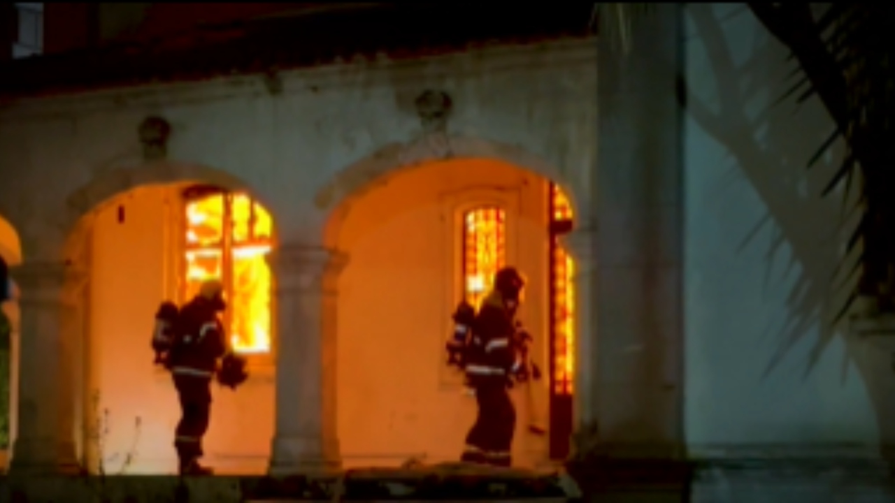 Incêndio atinge casarão tombado em São Paulo