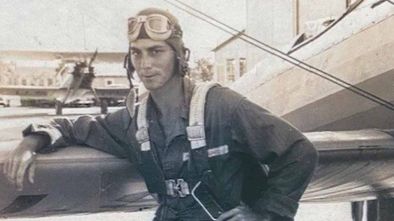 Segunda Guerra Mundial: Combatente é encontrado e enterrado anos após o conflito