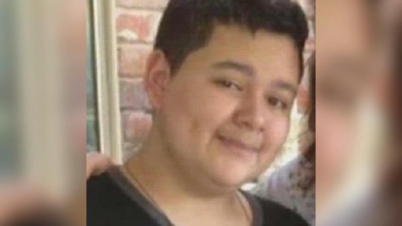 Adolescente que sumiu nos EUA há 8 anos estava na casa da mãe durante o período
