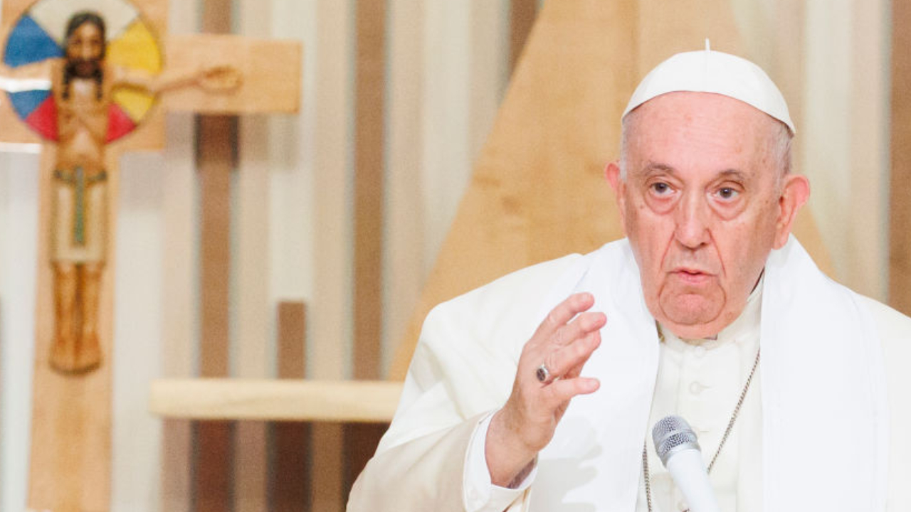 ‘Se erguemos muros, ficamos presos’, diz papa em relação à discriminação contra pobres