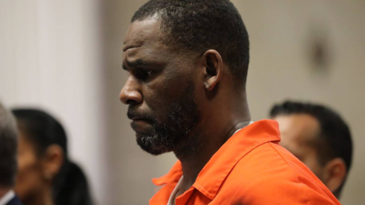 R. Kelly é condenado por diversas acusações de pornografia infantil e abuso sexual