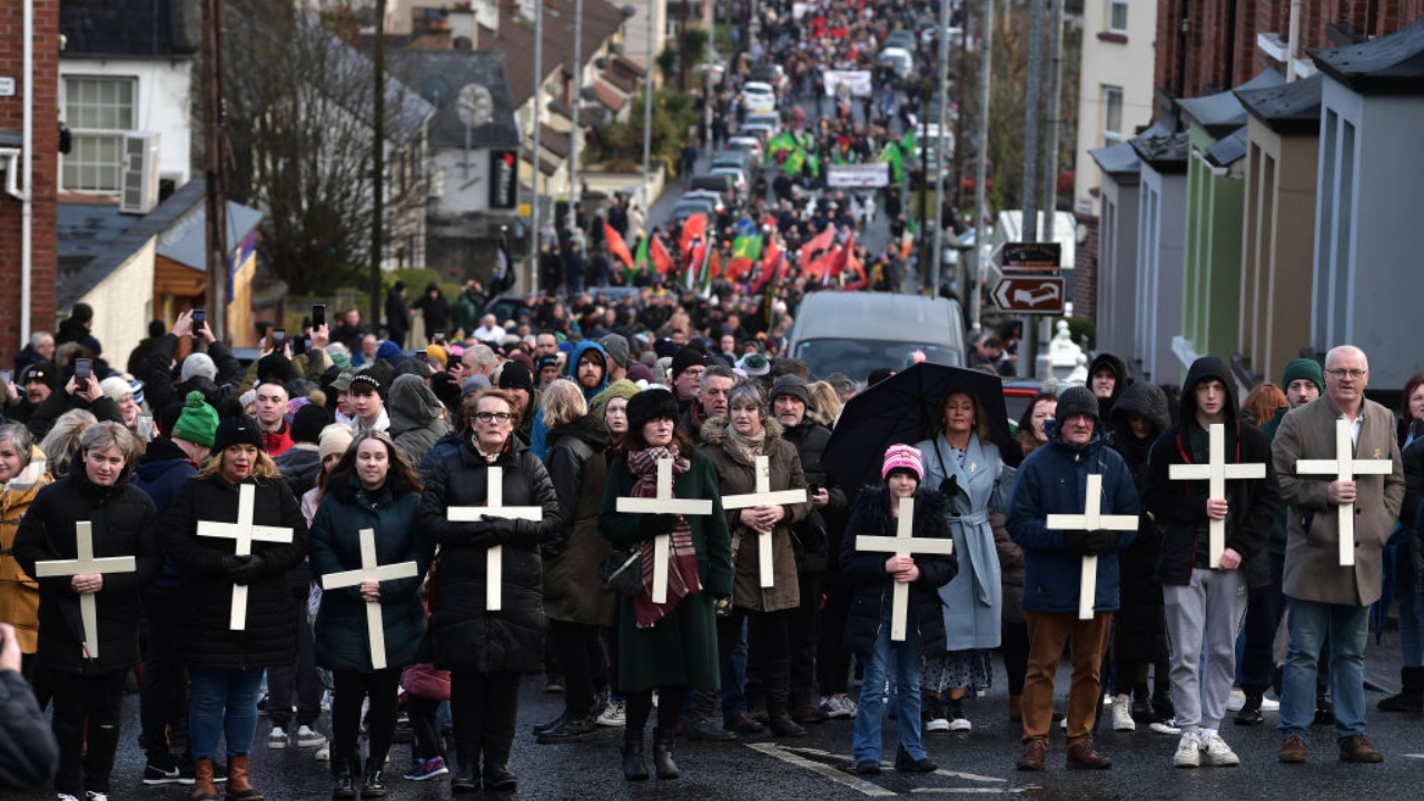 50 anos depois, passeata relembra vítimas do ‘Domingo Sangrento’, na Irlanda