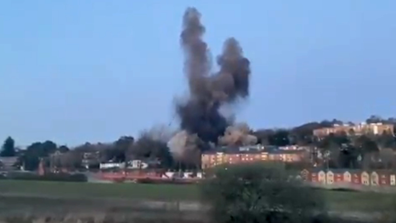 Vídeo: Explosivo da Segunda Guerra causa danos estruturais após ser detonado no Reino Unido