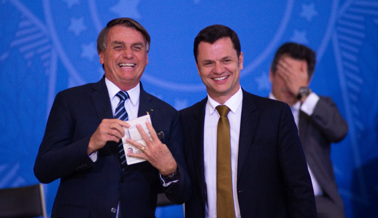 Em casa de ex-ministro, PF encontra minuta para Bolsonaro mudar resultado das urnas