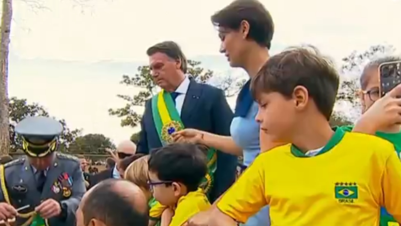 Jair Bolsonaro participa do desfile de 7 de setembro em Brasília