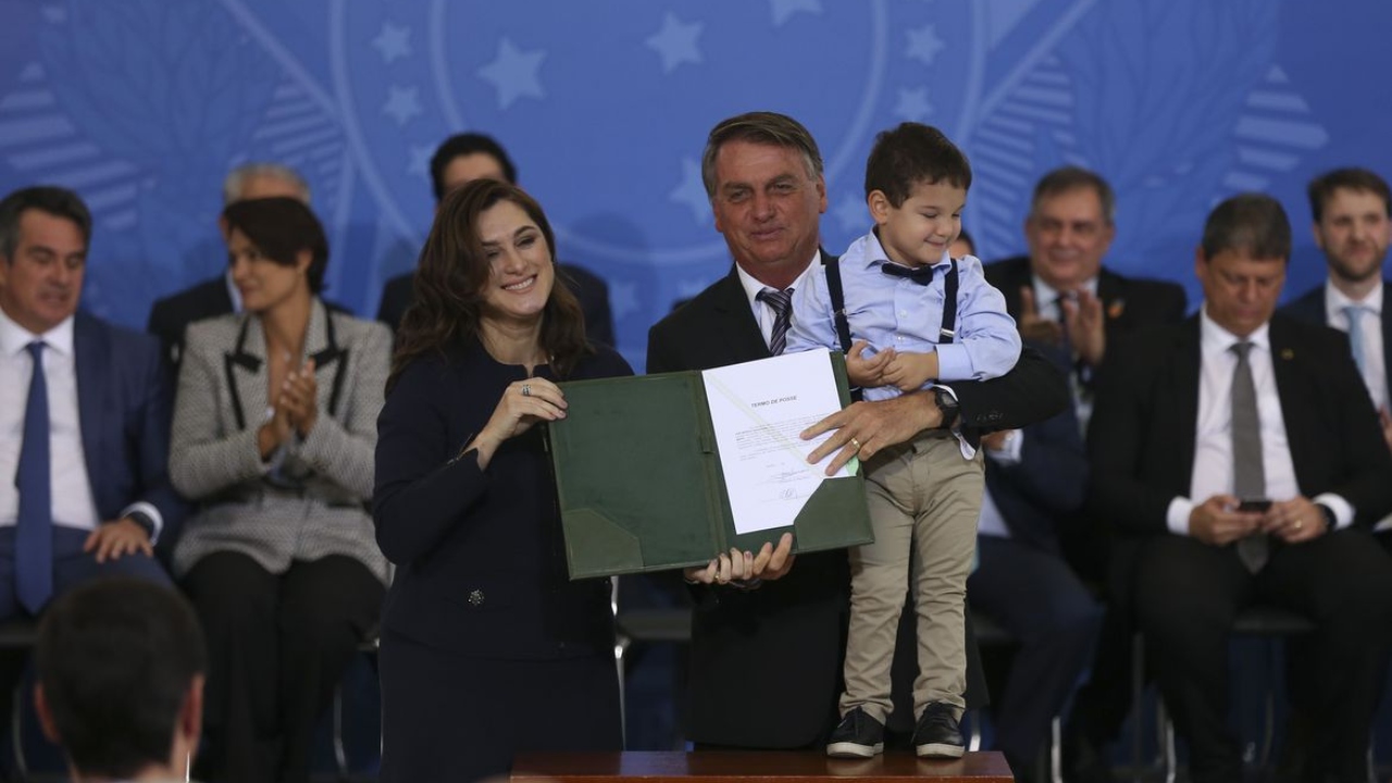 Novos ministros tomam posse no Palácio do Planalto