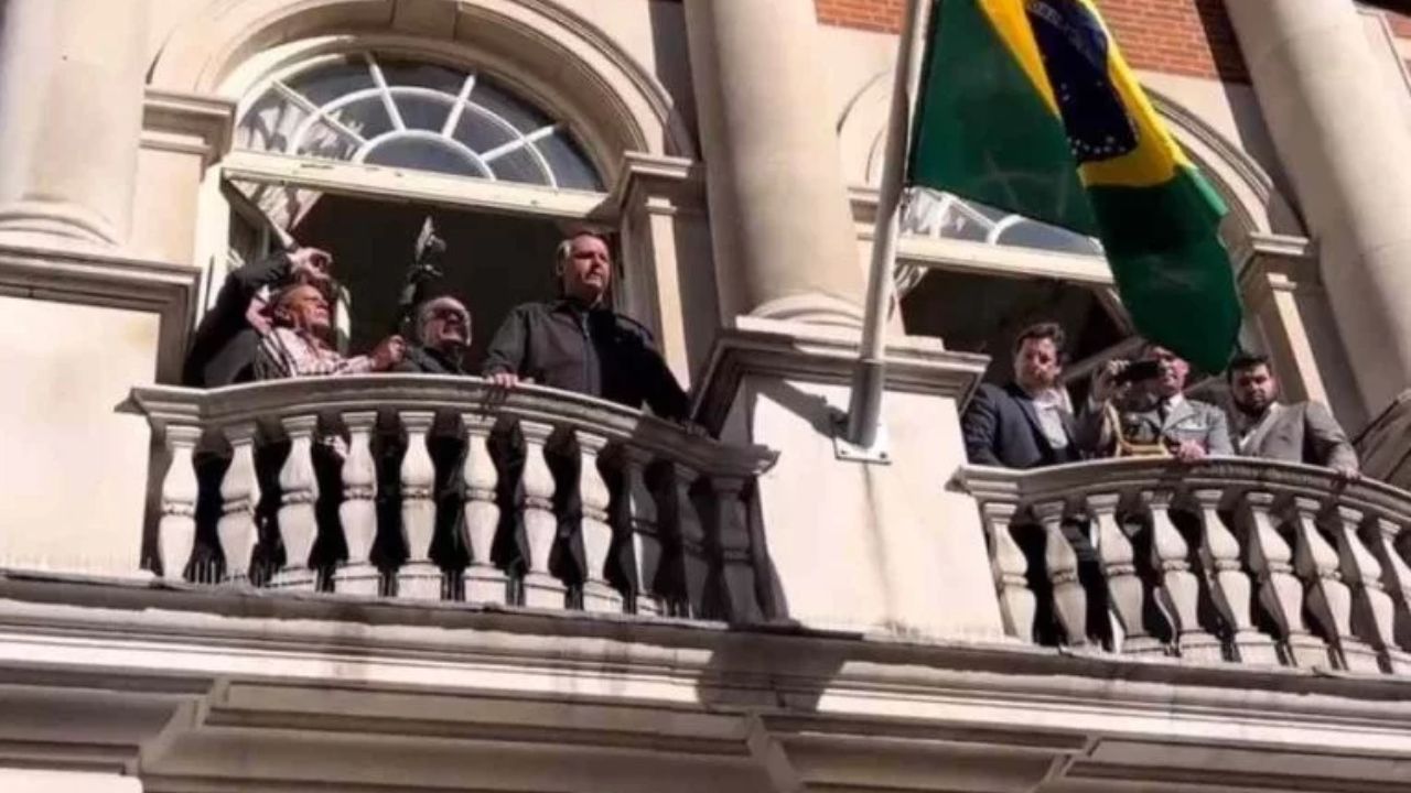 Ministro do TSE veta imagens de Bolsonaro em Londres na propaganda eleitoral