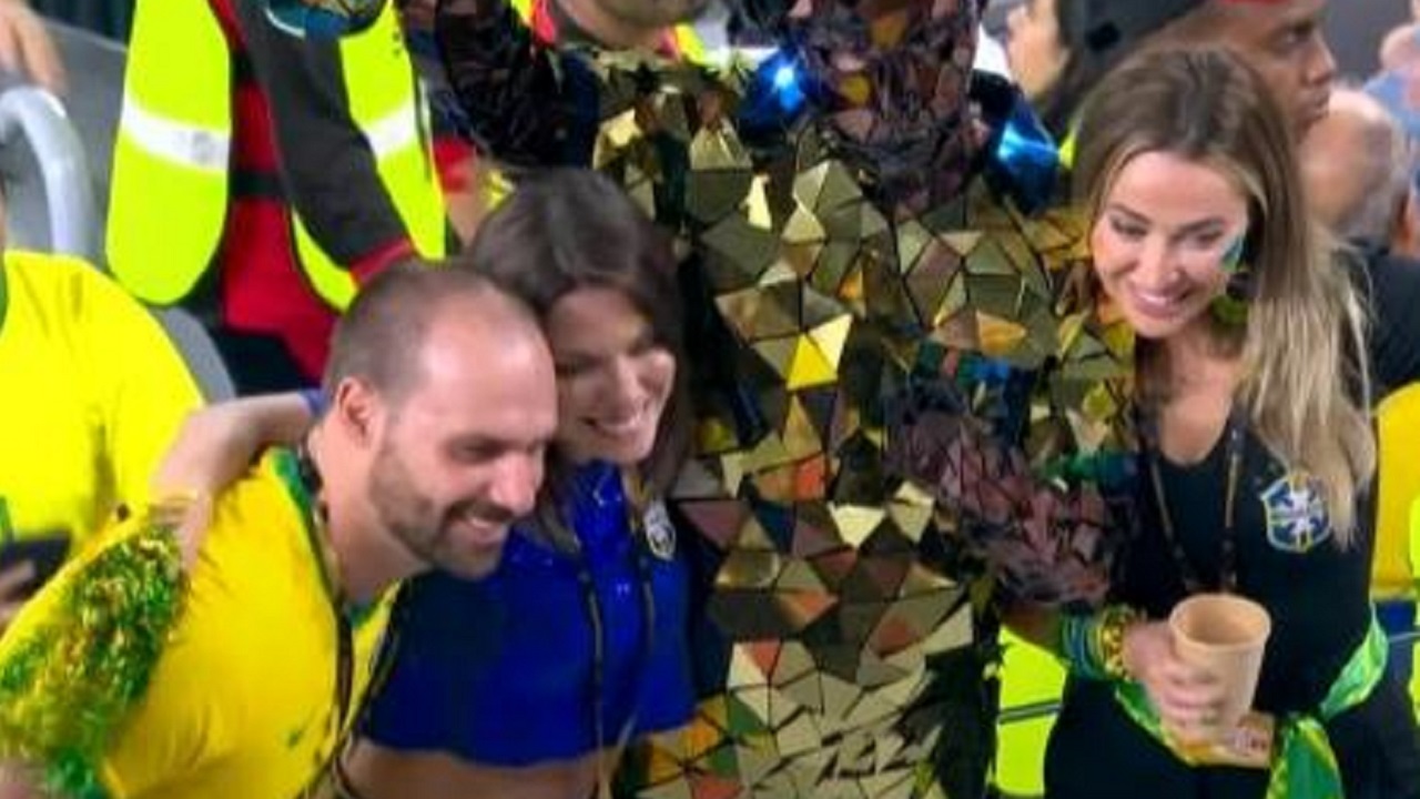 Eduardo Bolsonaro viu jogo do Brasil, no Qatar, em área VIP do estádio