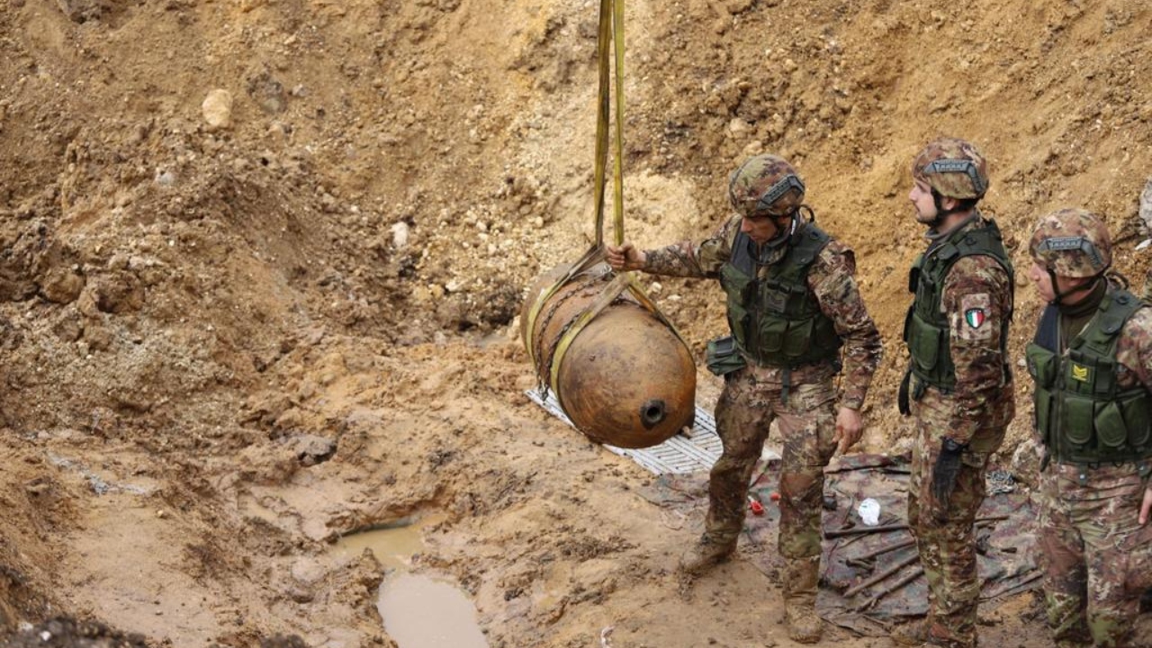 Vídeo impressionante mostra remoção de Bomba da Segunda Guerra na Itália