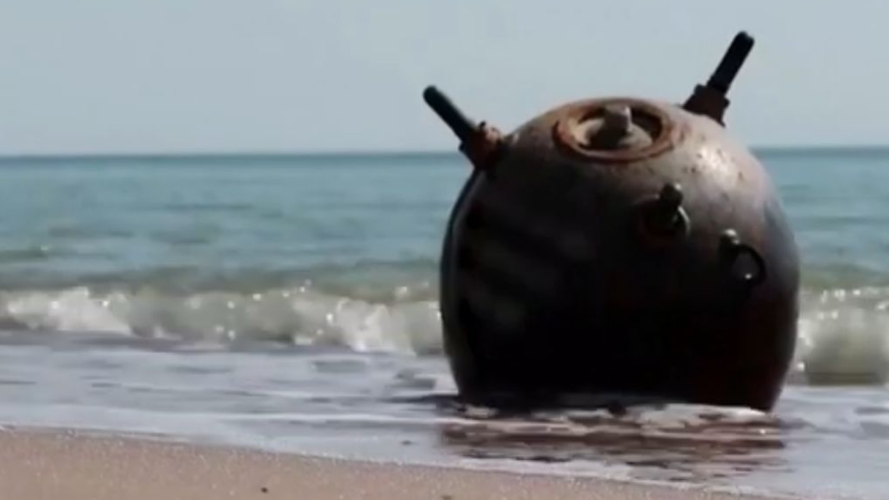 Bomba é encontrada em praia na Ucrânia