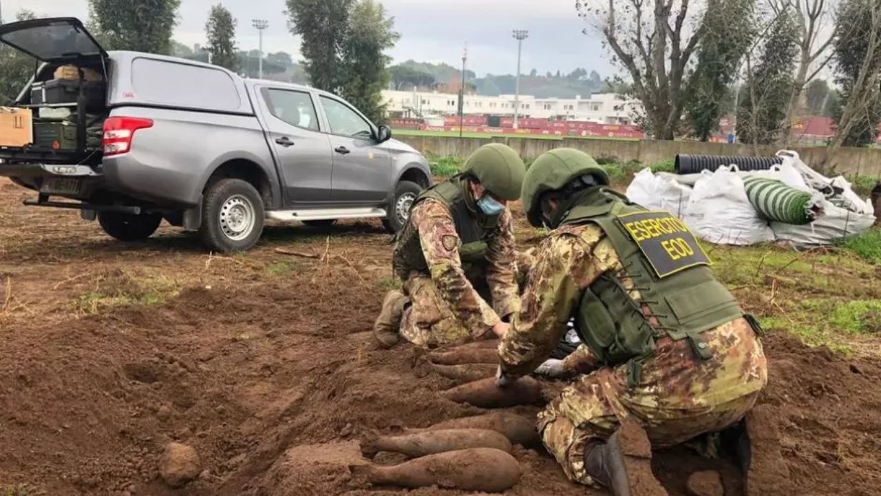 Esquadrão remove 20 bombas da Segunda Guerra sob centro de treinamento na Itália