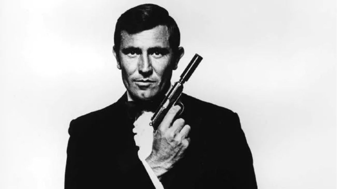 Ex-James Bond George Lazenby é criticado após ‘assustadores’ comentários ‘homofóbicos’