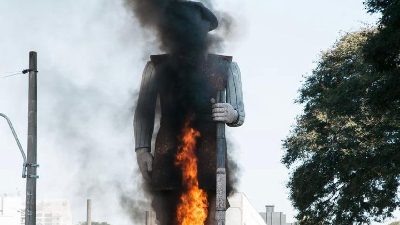 Homem que incendiou estátua de Borba Gato é condenado