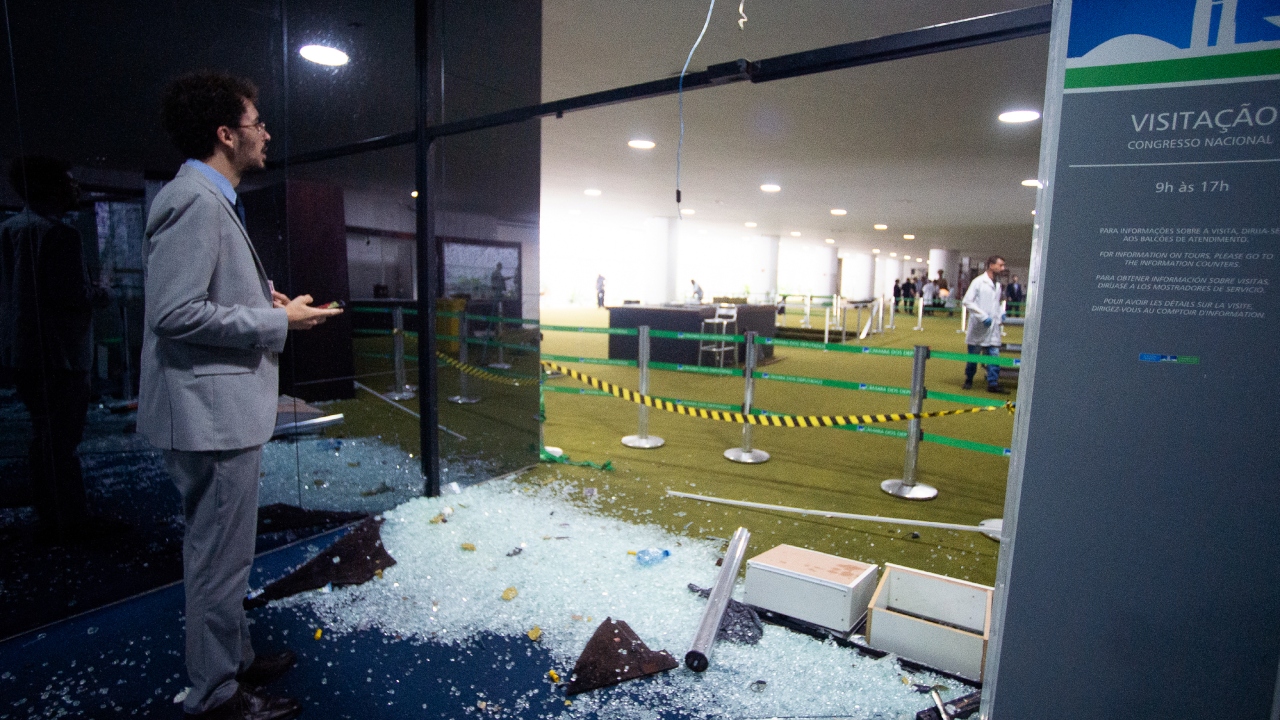 Atos terroristas em Brasília: Governo do DF cria gabinete de crise