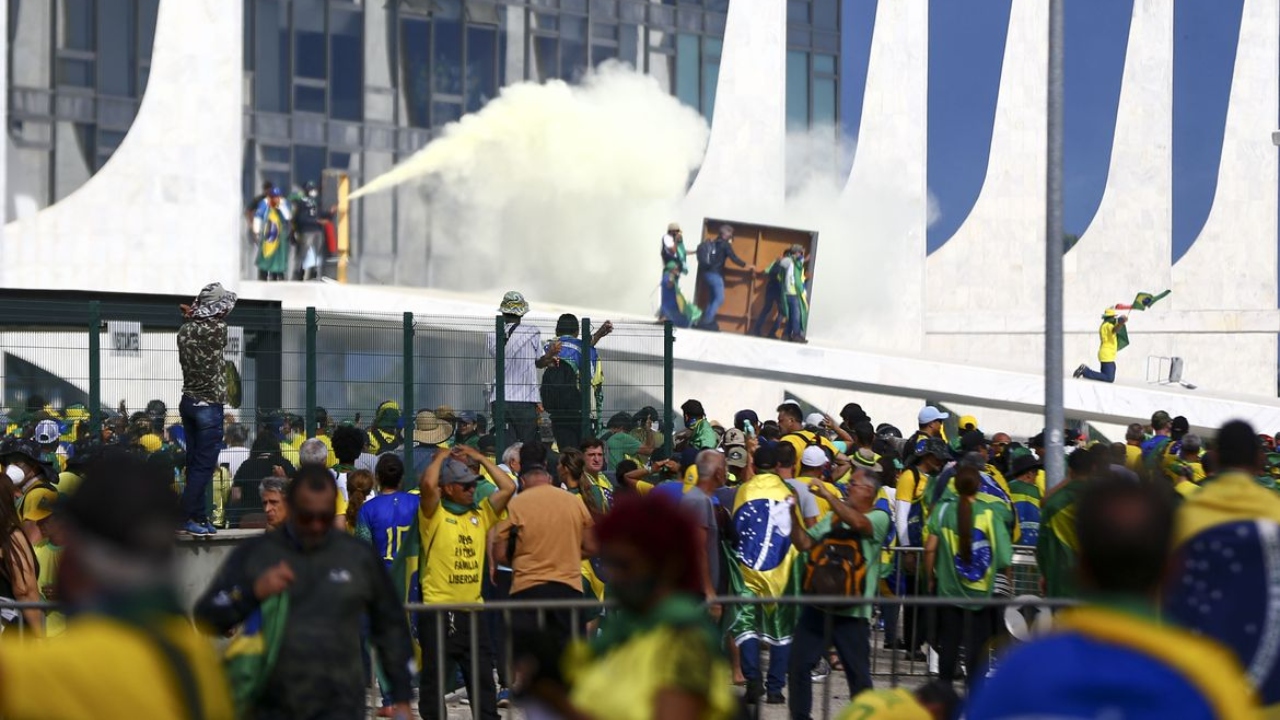 Ibaneis pede desculpas a Lula após invasão de prédios em Brasília
