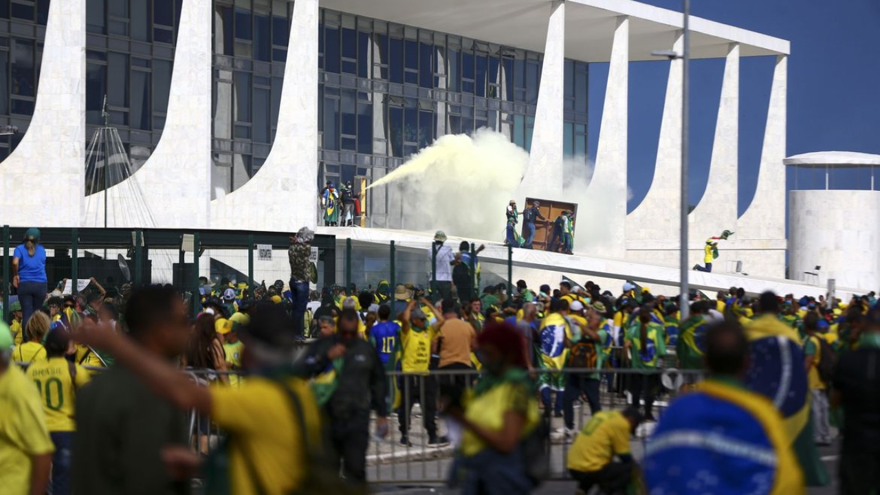 Invasões aos Três Poderes: PGR determina abertura de inquérito