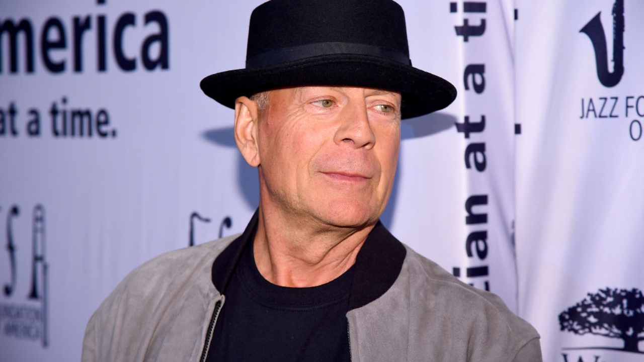 Entenda o que é afasia, condição diagnosticada no ator Bruce Willis