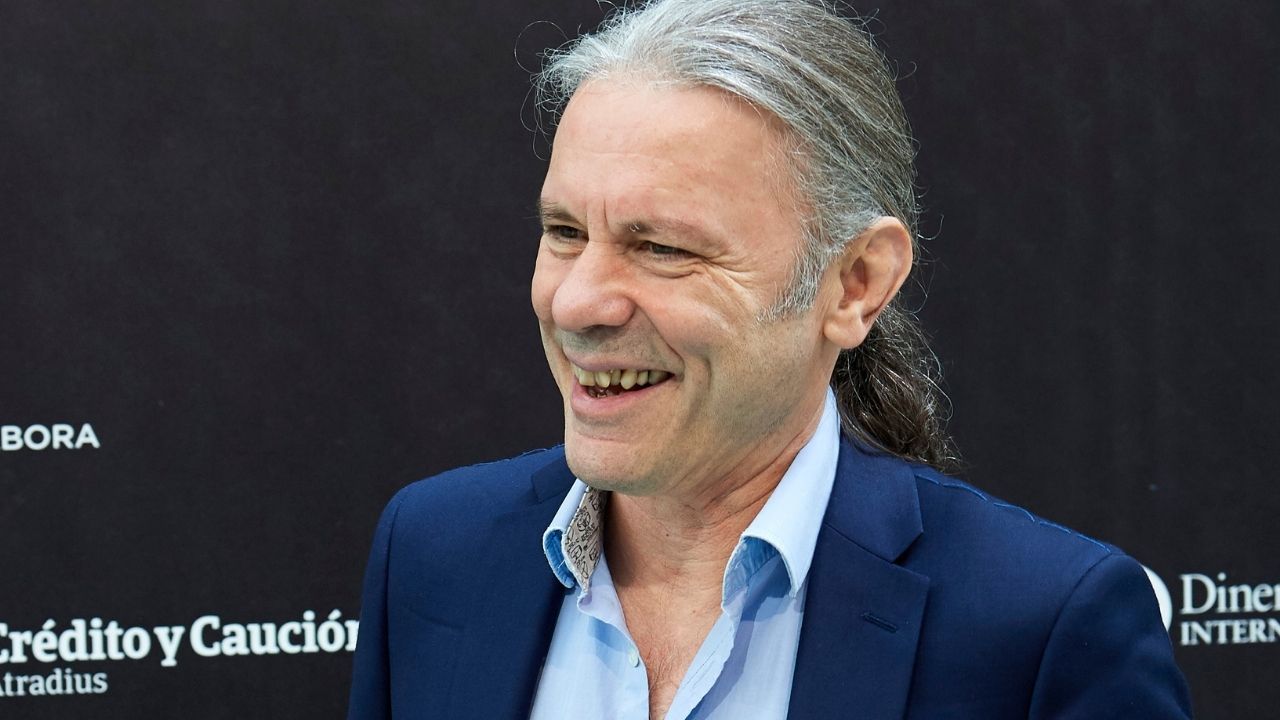 Após testar positivo para covid-19, Bruce Dickinson do Iron Maiden pede que fãs se vacinem