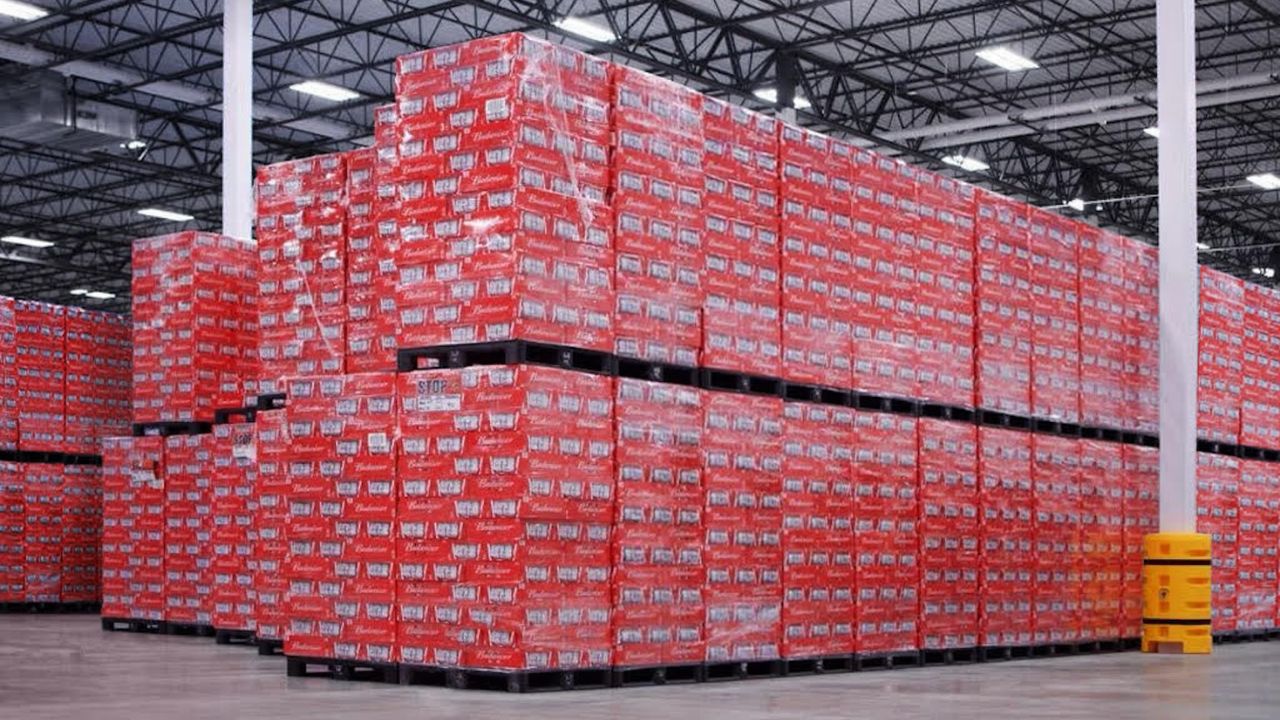 Budweiser cumpre promessa e leva estoque de cervejas proibidas no Catar para Argentina