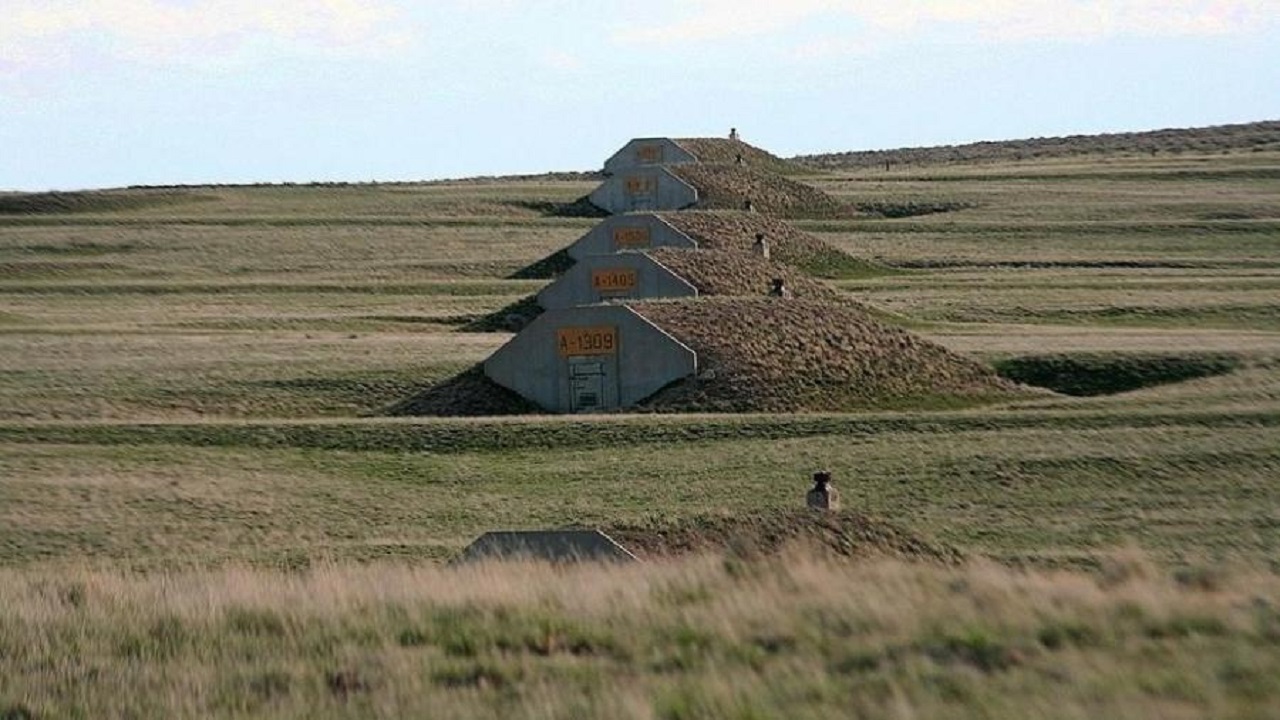 Tem até ‘prisão’: Em meio à pandemia, homem vende bunkers apocalípticos