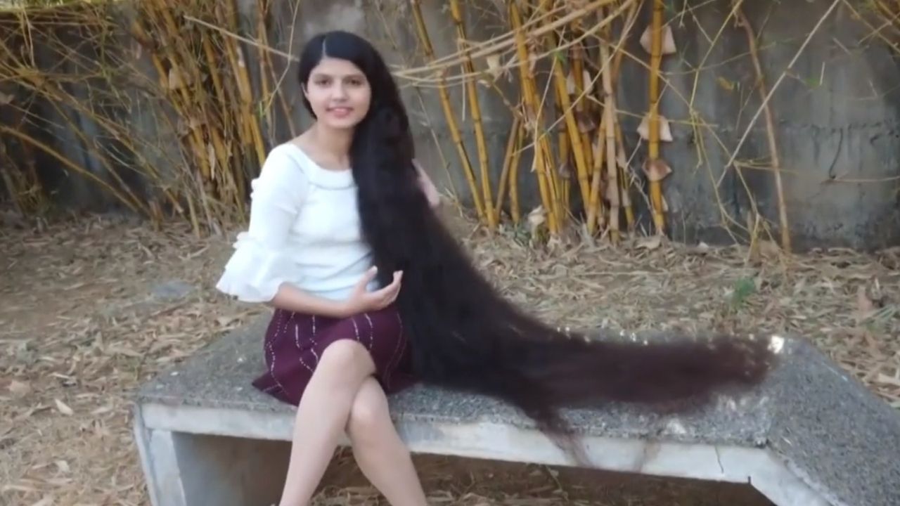 Nilanshi Patel bate o recorde de adolescente com maior cabelo