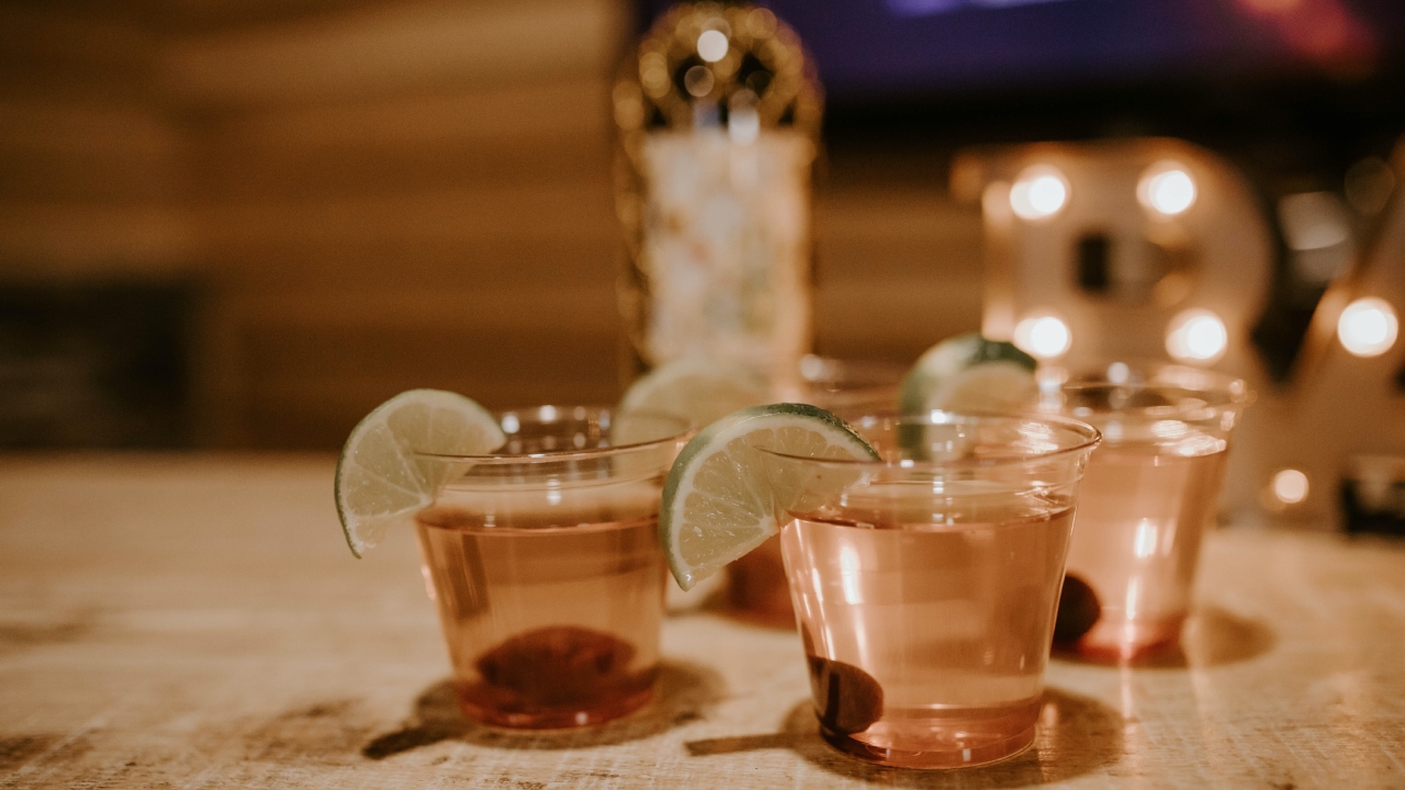 Homem falece ao beber garrafa de cachaça sozinho em aposta no MT