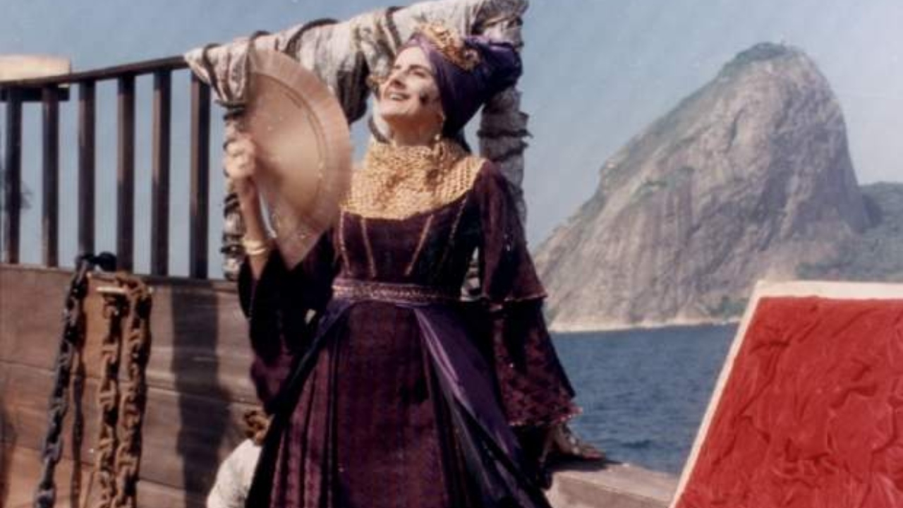 ‘Carlota Joaquina, princesa do Brazil’: Como uma comédia histórica de 1995 pode ser tão atemporal?