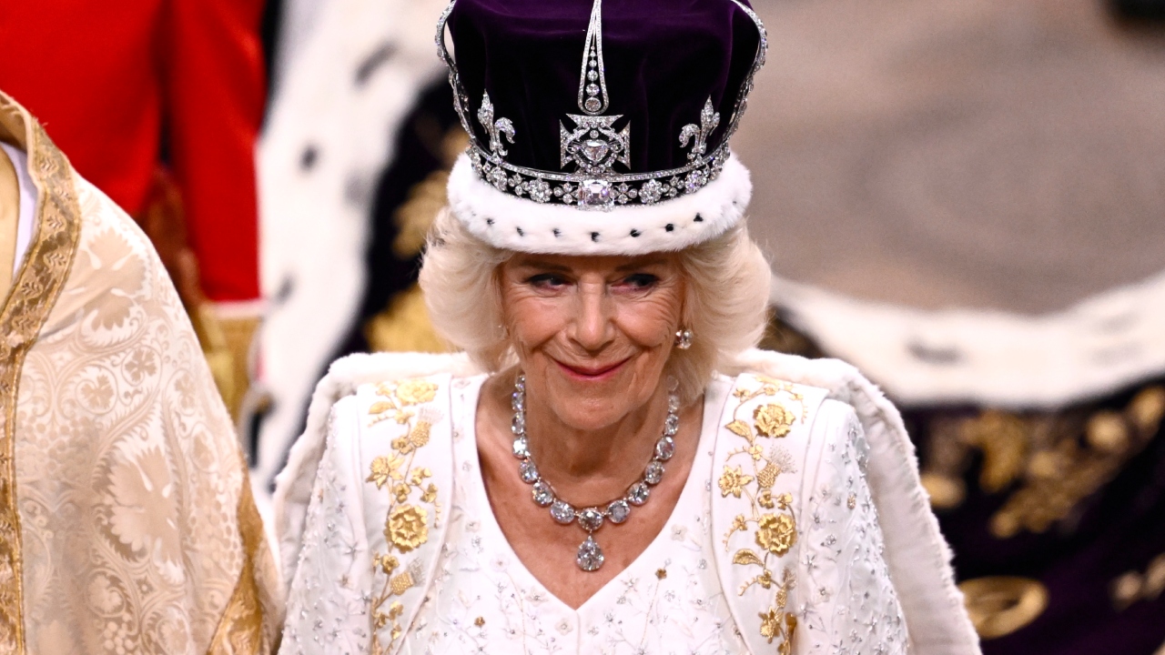 Da rainha Vitória a Elizabeth II: A história por trás do colar usado pela rainha Camilla