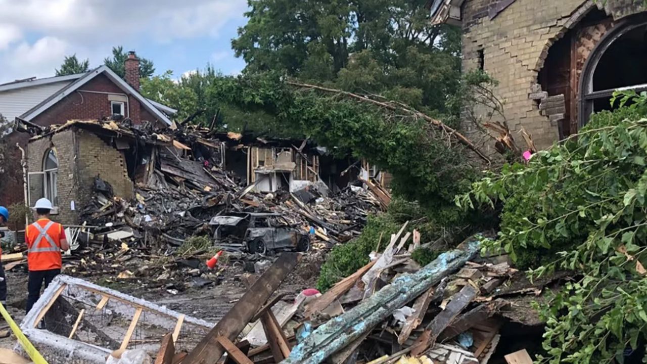 Canadense que destruiu vizinhança após dirigir embriagada processa bar