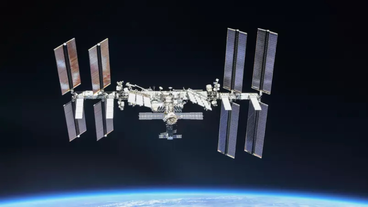 Resíduo orbital atinge peça externa da Estação Espacial Internacional, diz NASA