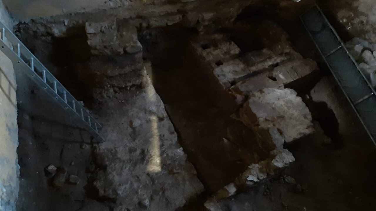 Fornalha de 600 anos é encontrada por acaso em castelo medieval